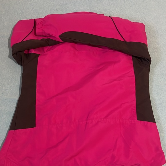 It’s pink and black jacket, it has 1 zip and 2 other pockets, white net inside. - Picture 3 of 3